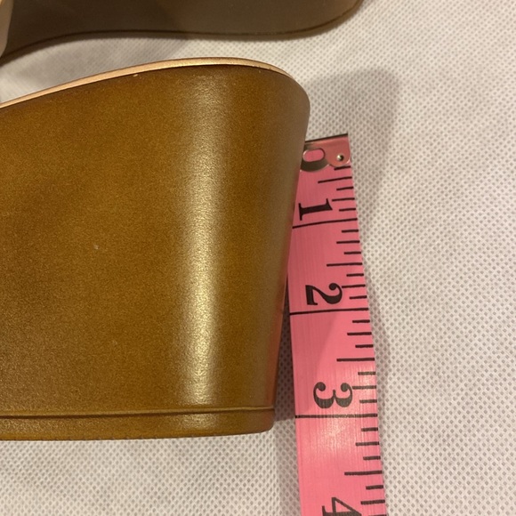 Comtesa Gold Sandals with Rhinestone Accent NWOT Size 9 Made in Italy - Picture 9 of 11